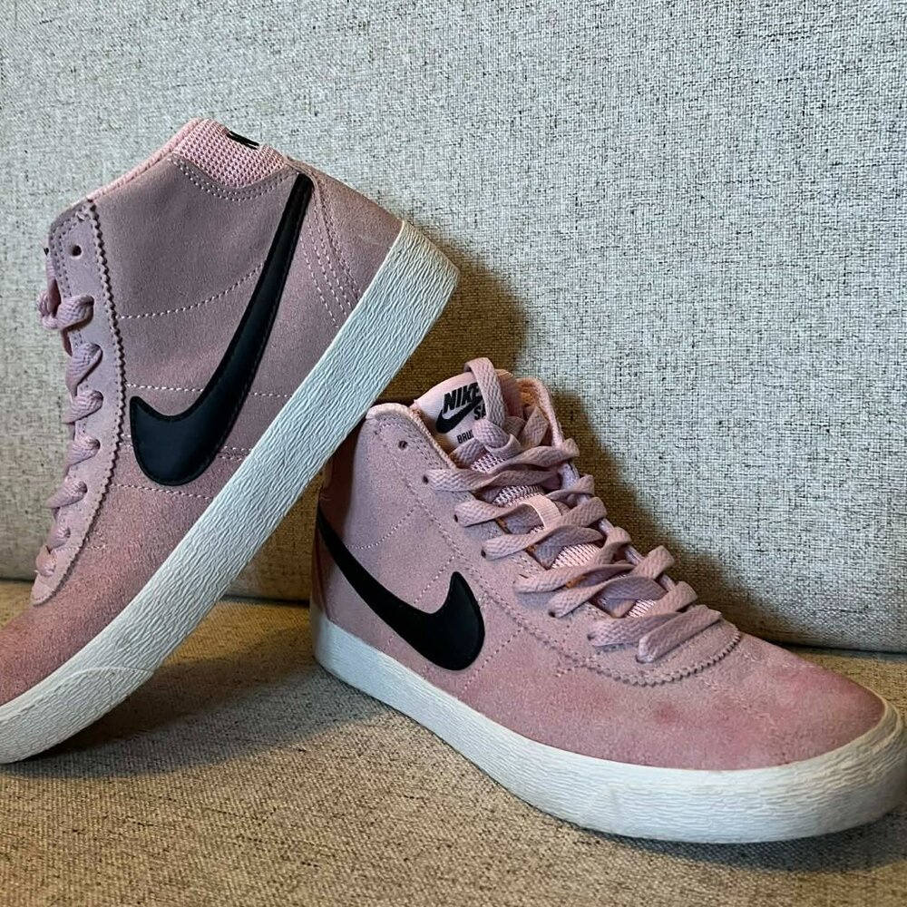 Nike Bruin High Top Sneakers Soft Pink Suede Upper Black Swoosh Size 7.5